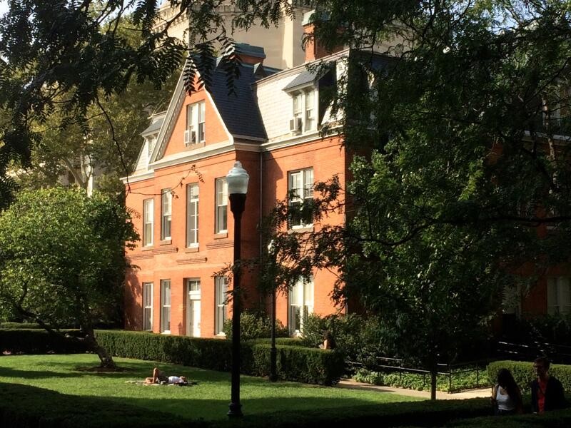 La Maison française de Columbia, plus vieux bâtiment du campus actuel, hérité de l’asile de Blooming. PIERRE-YVES ANGLÈS VIA CAMPUS