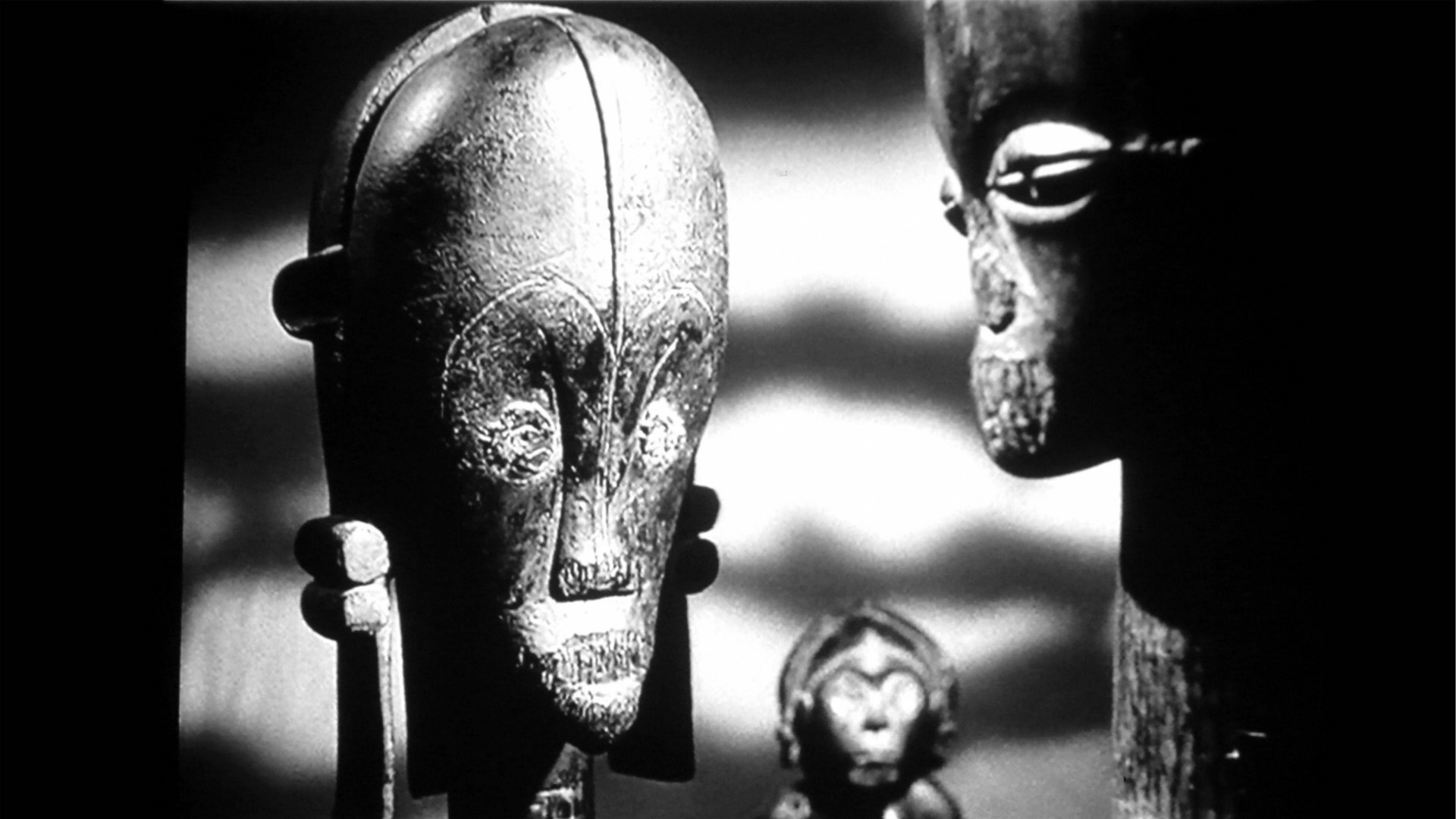 Les Statues meurent aussi (Statues Also Die)	